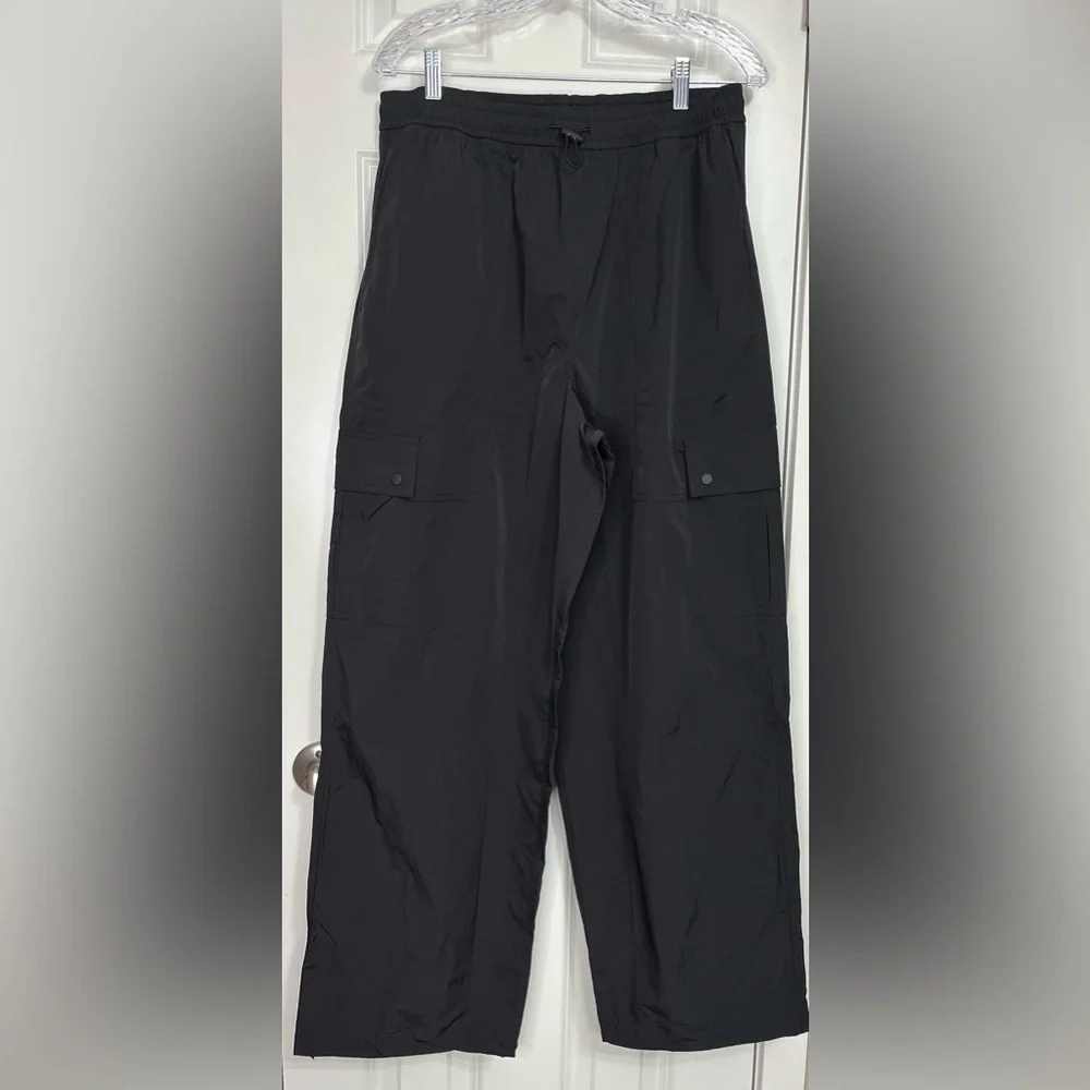 PINK Victoria’s Secret Parachute Cargo Pants NWT in Pure Black